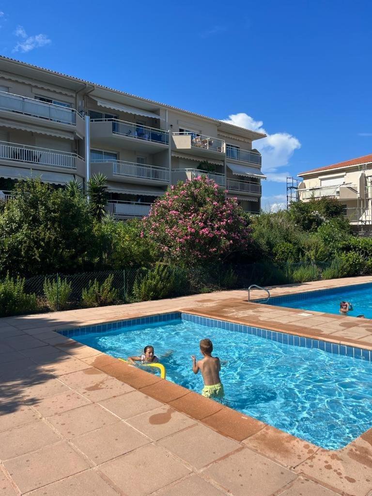 Studio Cosy Avec Terrasse Et Garage Saint-Laurent Du Var Limitrophe Nice المظهر الخارجي الصورة